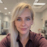 Carolyn profile image